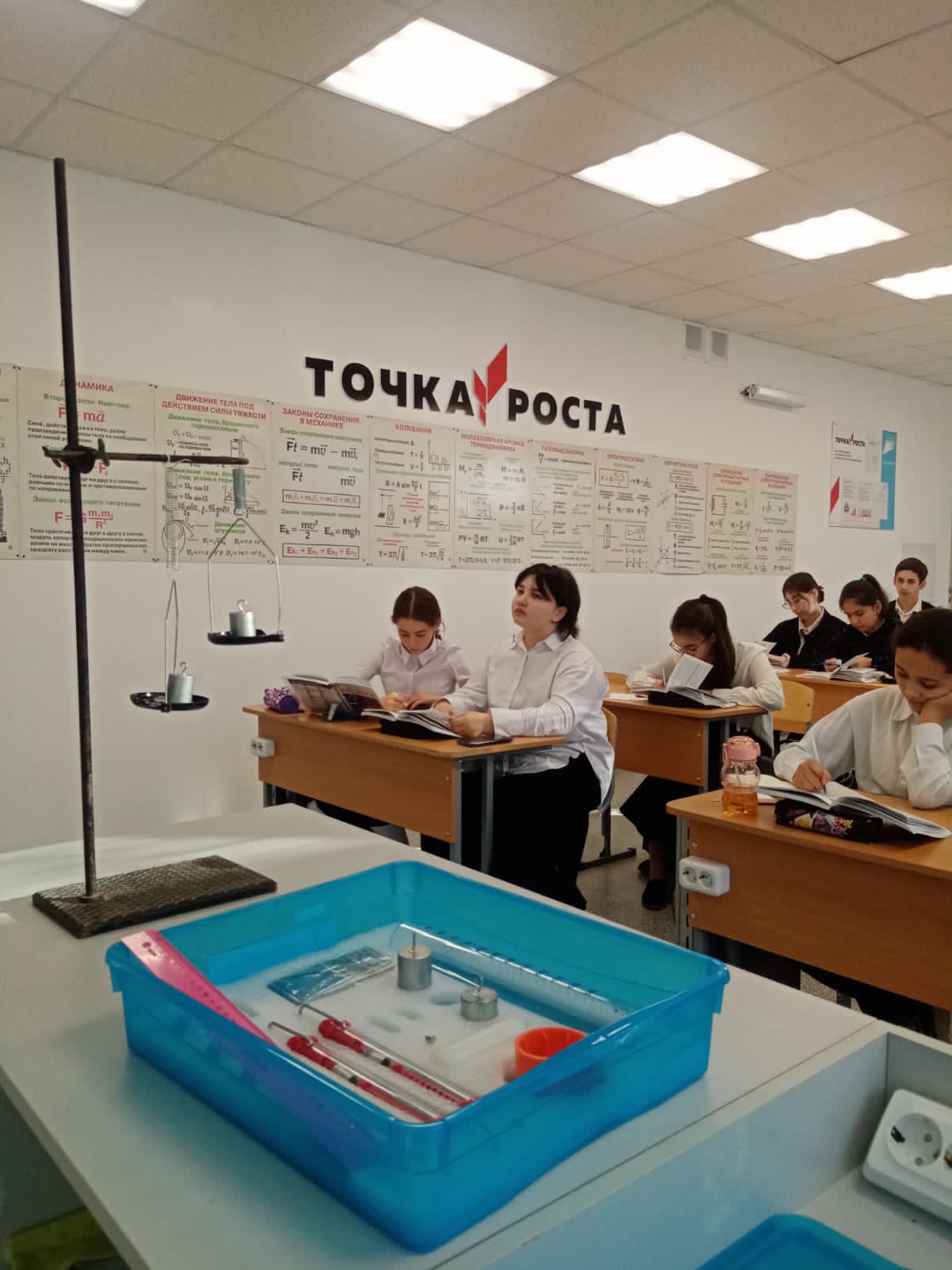 Урок на тему: &amp;quot;Сила упругости.Определение жесткости пружины&amp;quot;.